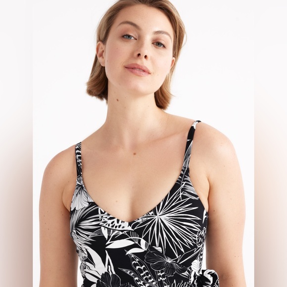 Knix - Leakproof Side-Tie One Piece Swimsuit - Hibiscus Heat - Medium - Picture 8 of 14